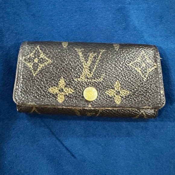 Louis Vuitton Monogram Multicles 4 Ring Key Case - Picture 3 of 17